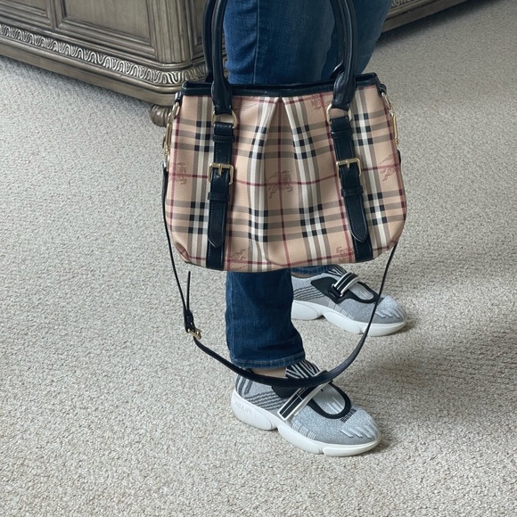 Burberry bag in great condition - Picture 6 of 10